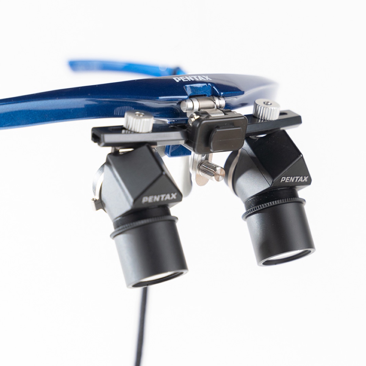 Adjusting the pupillary distance on PENTAX Loupes
